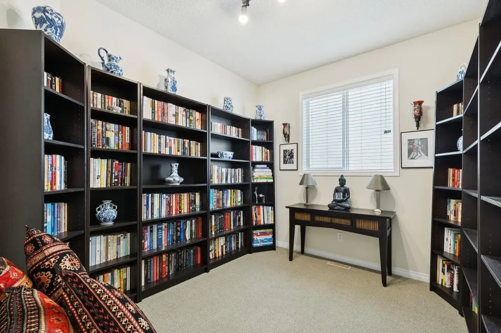 42 Cresthaven Way SW Calgary AB T3B 5X8