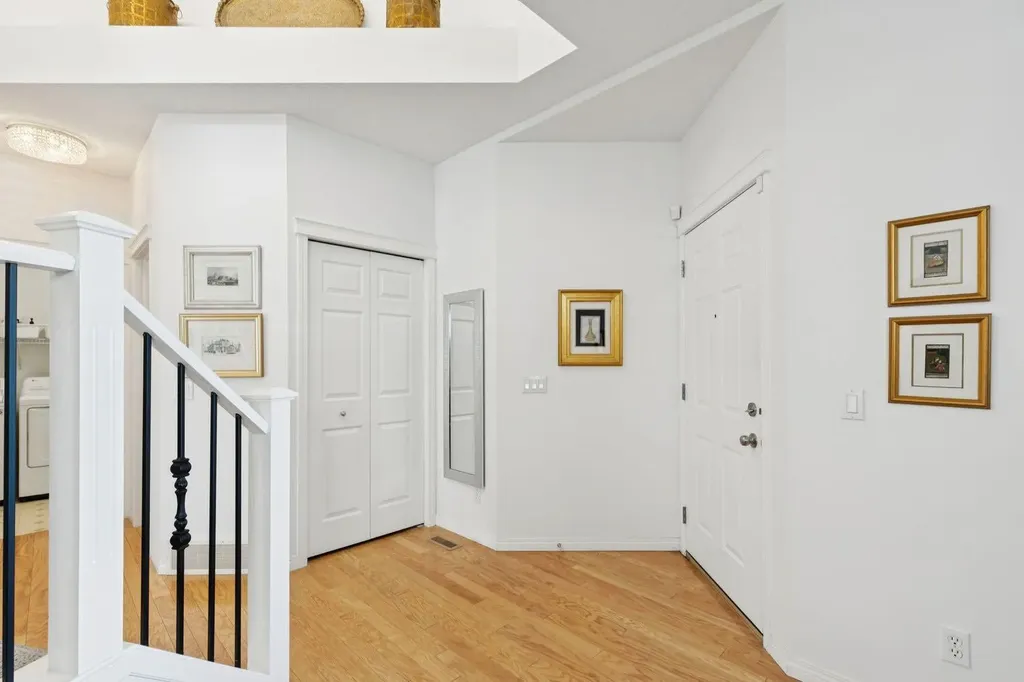 42 Cresthaven Way SW Calgary AB T3B 5X8