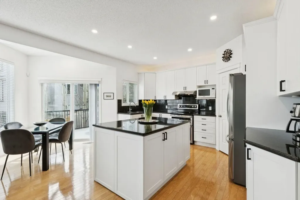 42 Cresthaven Way SW Calgary AB T3B 5X8