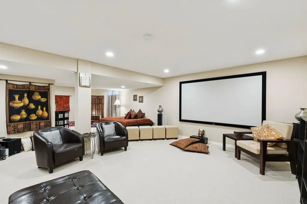 42 Cresthaven Way SW Calgary AB T3B 5X8
