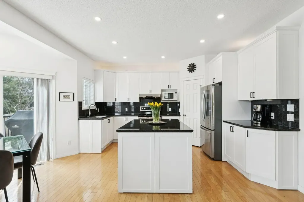 42 Cresthaven Way SW Calgary AB T3B 5X8