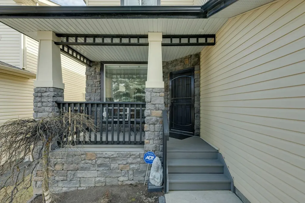 42 Cresthaven Way SW Calgary AB T3B 5X8