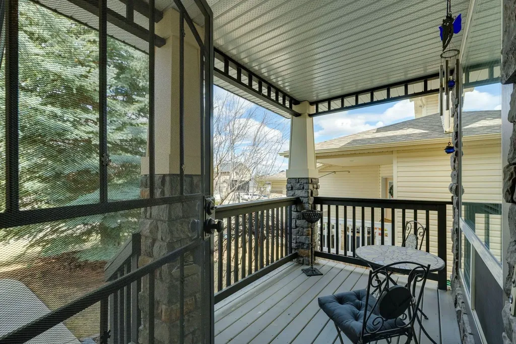 42 Cresthaven Way SW Calgary AB T3B 5X8