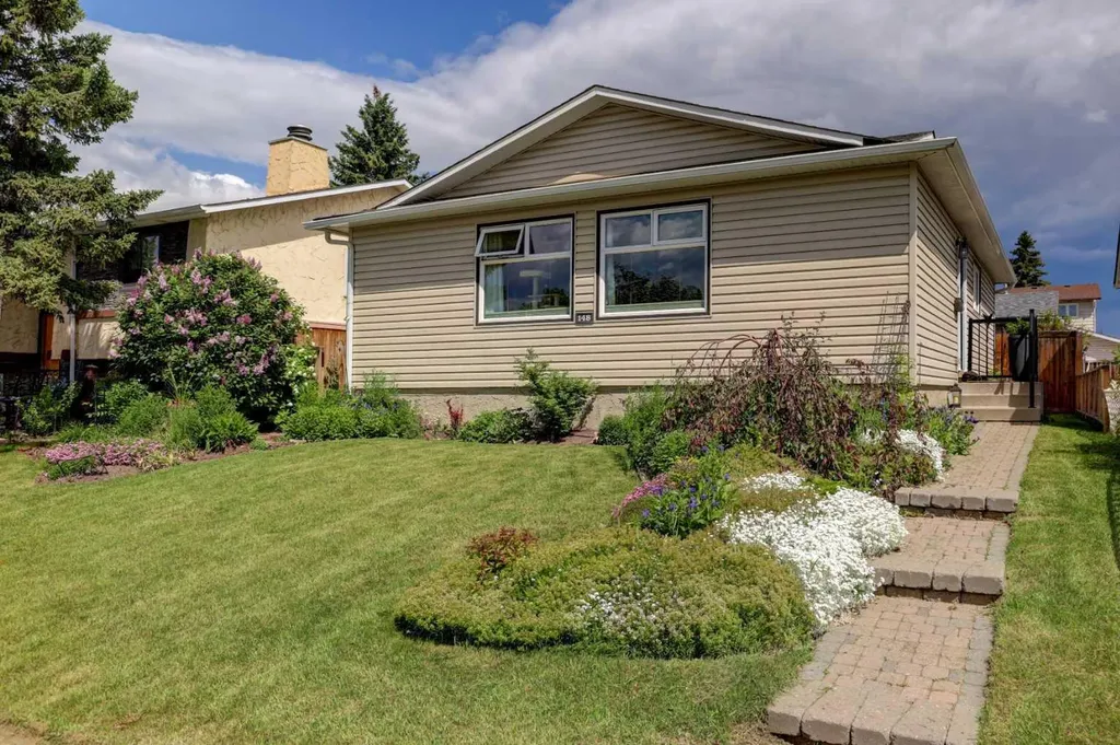 148 Rundlecairn Rise NE Calgary AB T1Y 2Y3