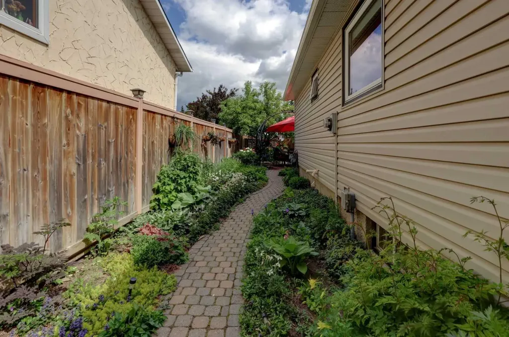 148 Rundlecairn Rise NE Calgary AB T1Y 2Y3