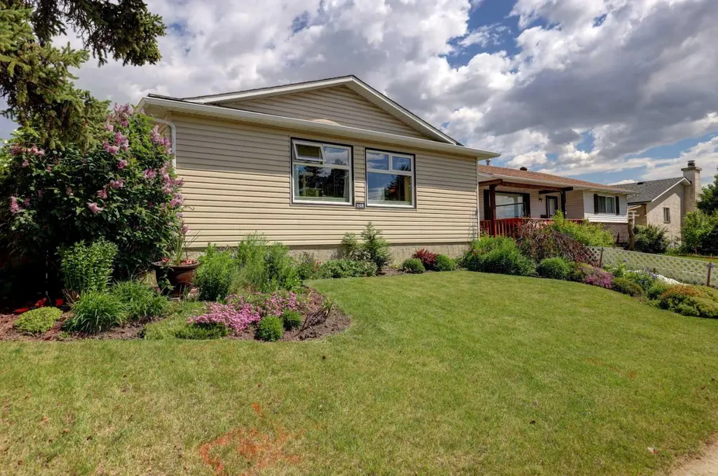 148 Rundlecairn Rise NE Calgary AB T1Y 2Y3