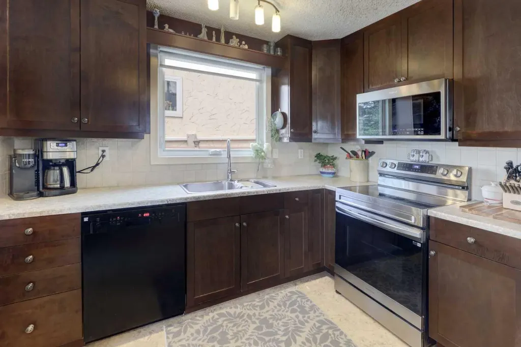148 Rundlecairn Rise NE Calgary AB T1Y 2Y3