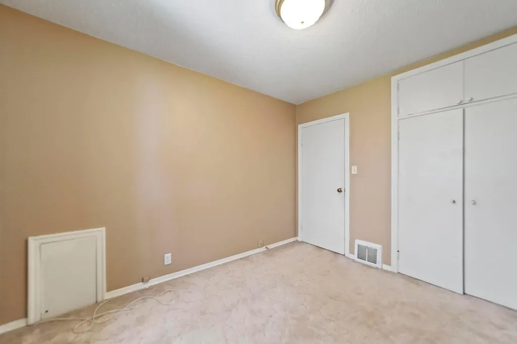 4709 46 Street Camrose AB T4V1G5