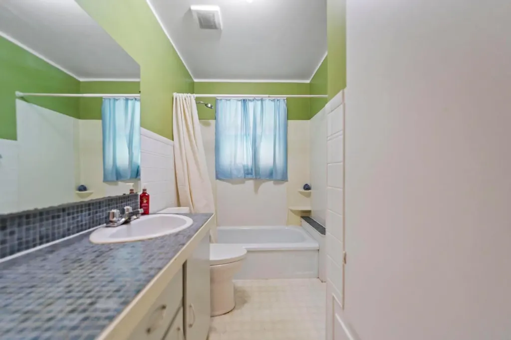4709 46 Street Camrose AB T4V1G5