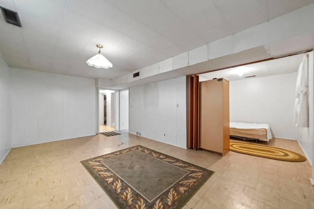 4709 46 Street Camrose AB T4V1G5