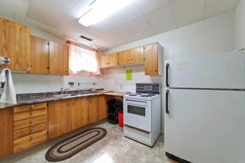 4709 46 Street Camrose AB T4V1G5