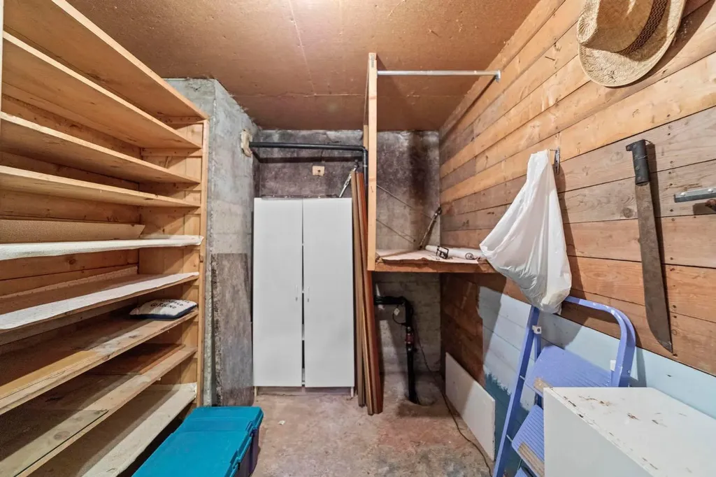 4709 46 Street Camrose AB T4V1G5