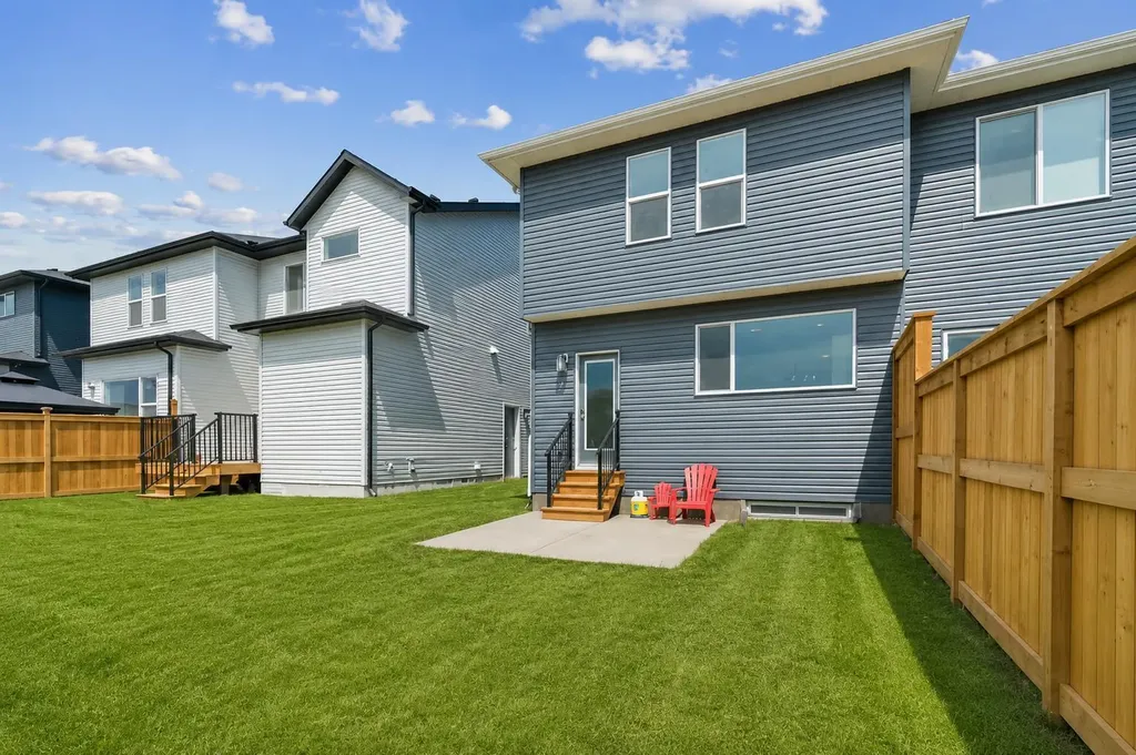 185 Emberside Hollow Cochrane AB T4C 3E1
