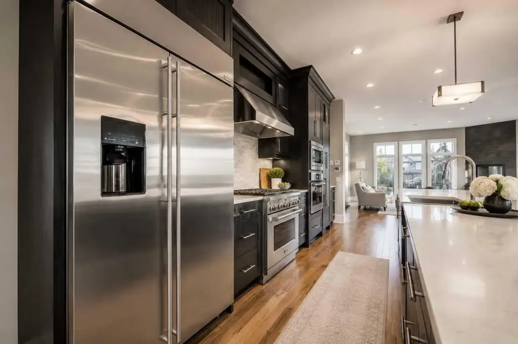 16 Spring Valley Way SW Calgary AB T3H 5M1
