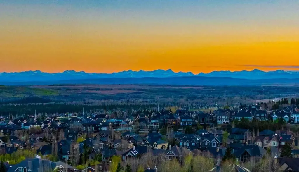 16 Spring Valley Way SW Calgary AB T3H 5M1
