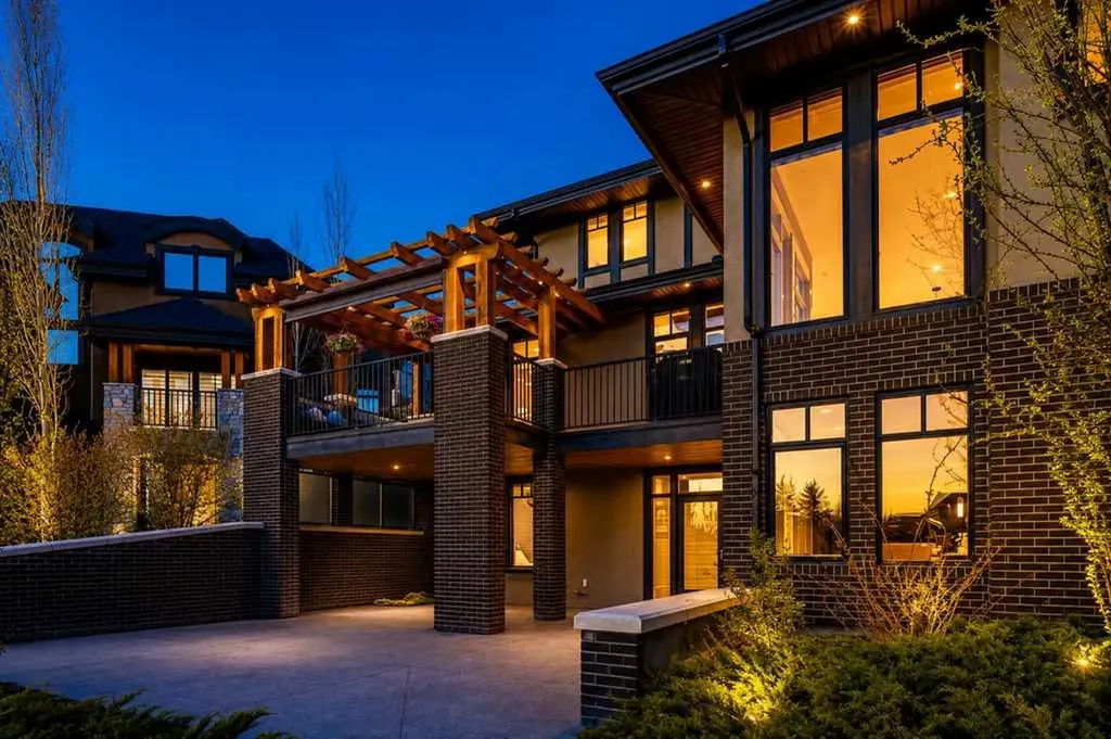16 Spring Valley Way SW Calgary AB T3H 5M1