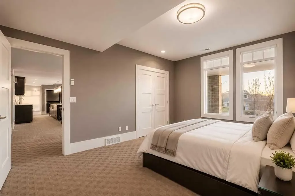 16 Spring Valley Way SW Calgary AB T3H 5M1
