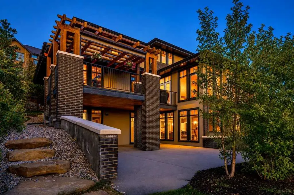 16 Spring Valley Way SW Calgary AB T3H 5M1