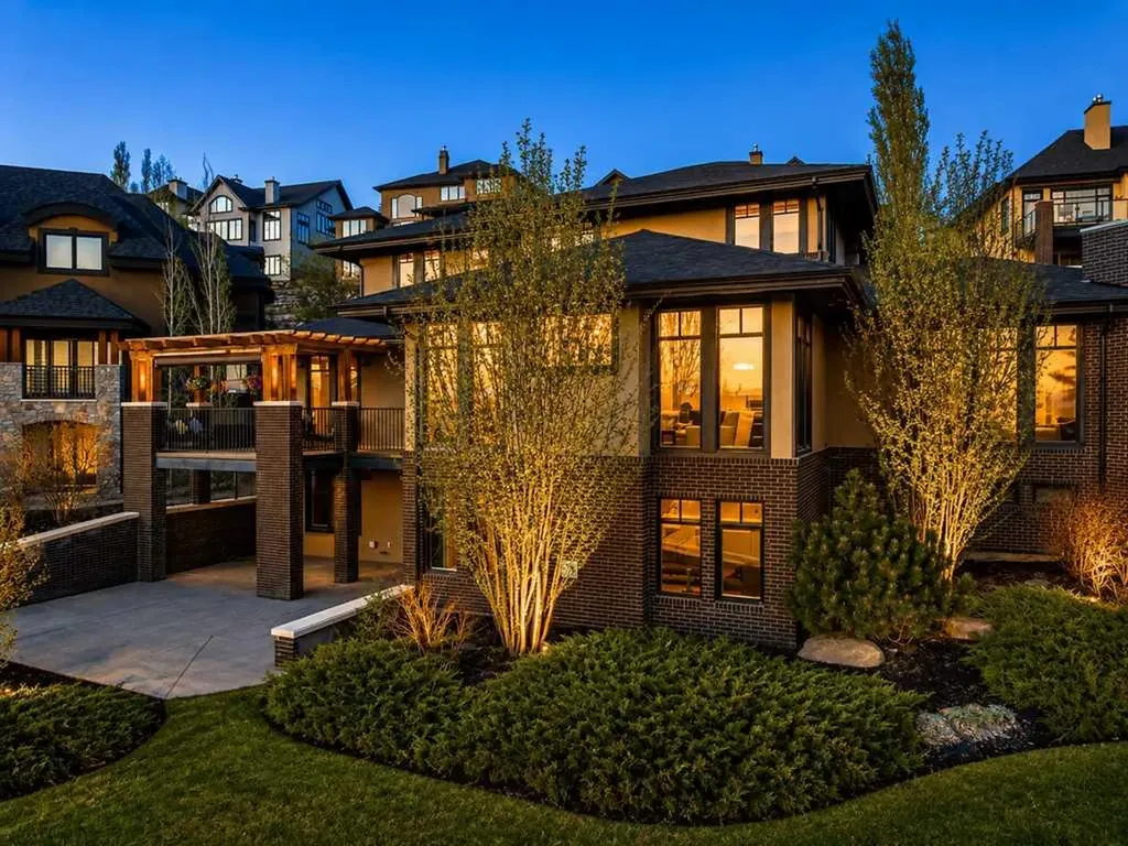 16 Spring Valley Way SW Calgary AB T3H 5M1