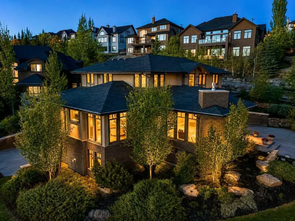 16 Spring Valley Way SW Calgary AB T3H 5M1