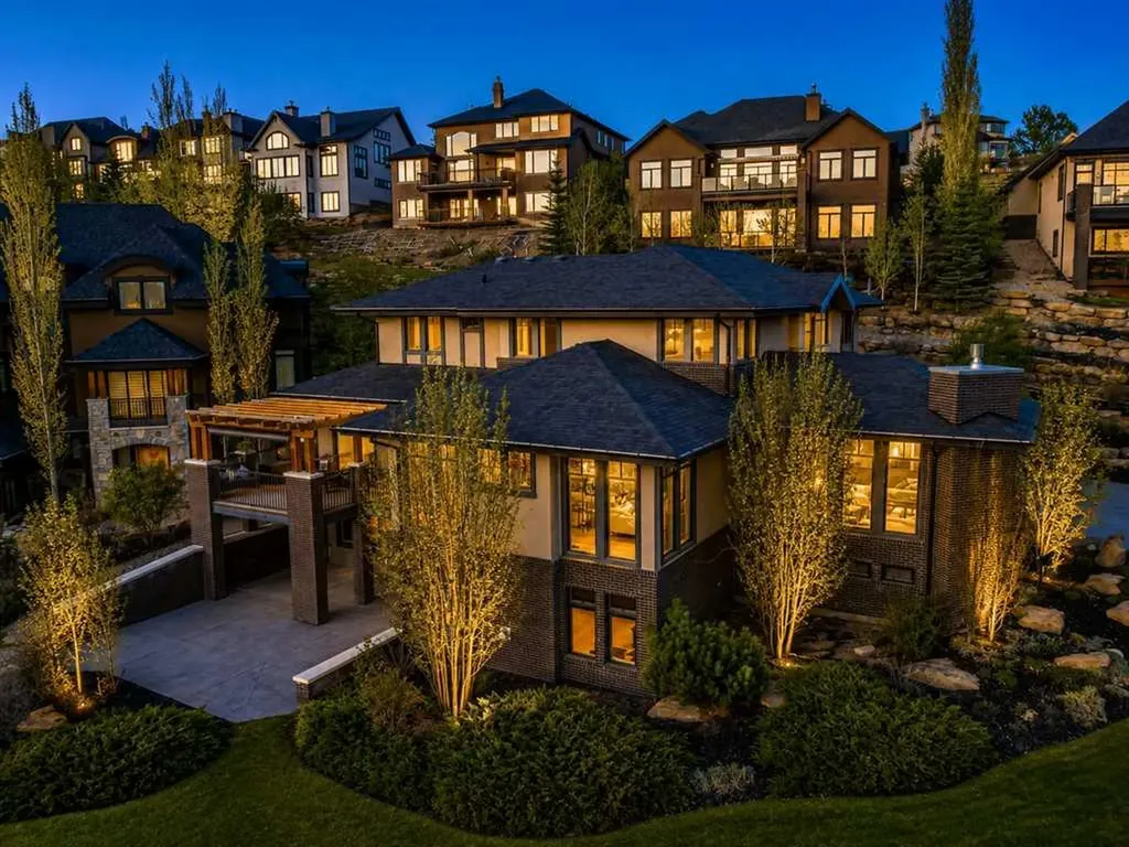 16 Spring Valley Way SW Calgary AB T3H 5M1