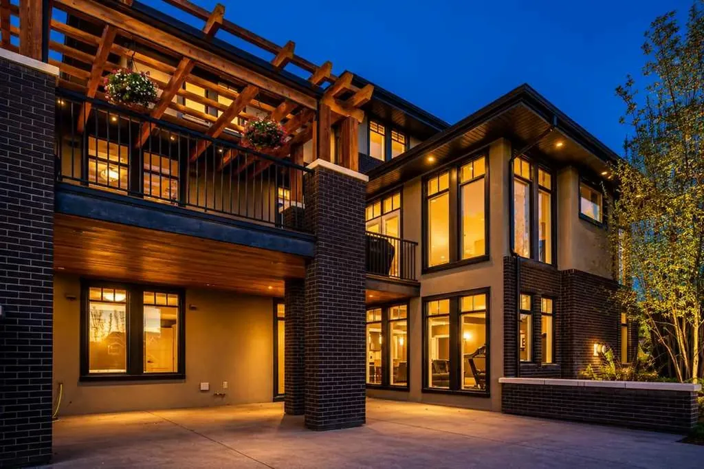 16 Spring Valley Way SW Calgary AB T3H 5M1