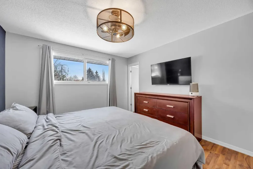 12212 Canfield Road SW Calgary AB t2w1j9