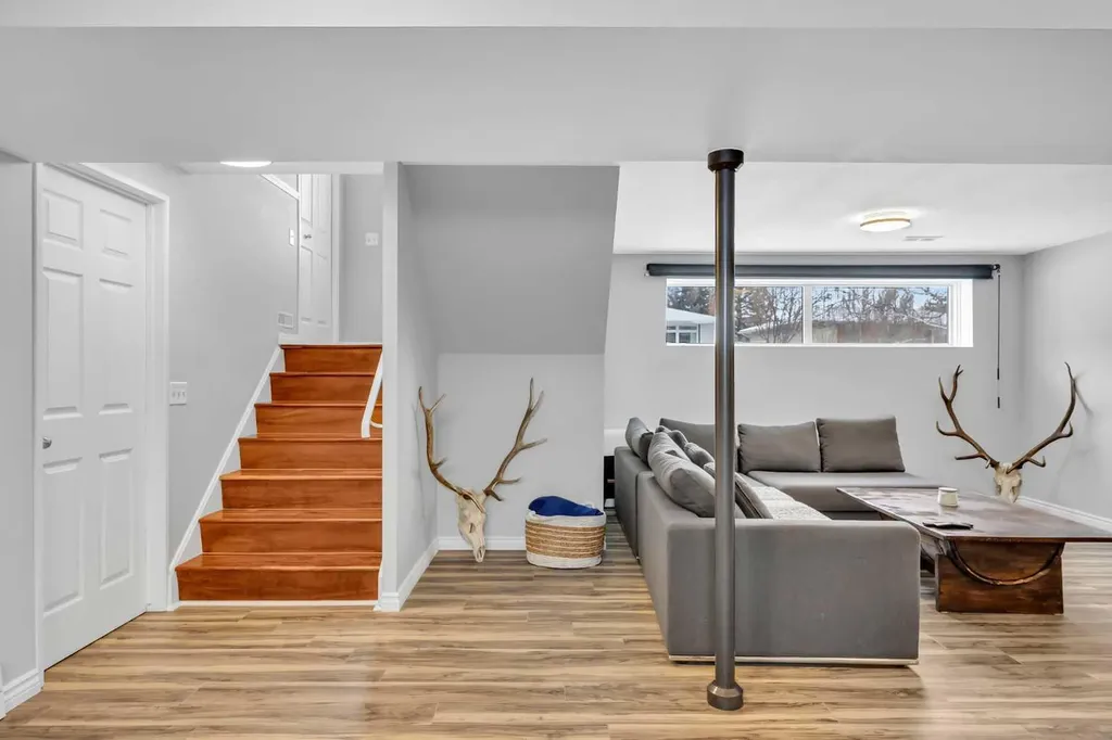 12212 Canfield Road SW Calgary AB t2w1j9
