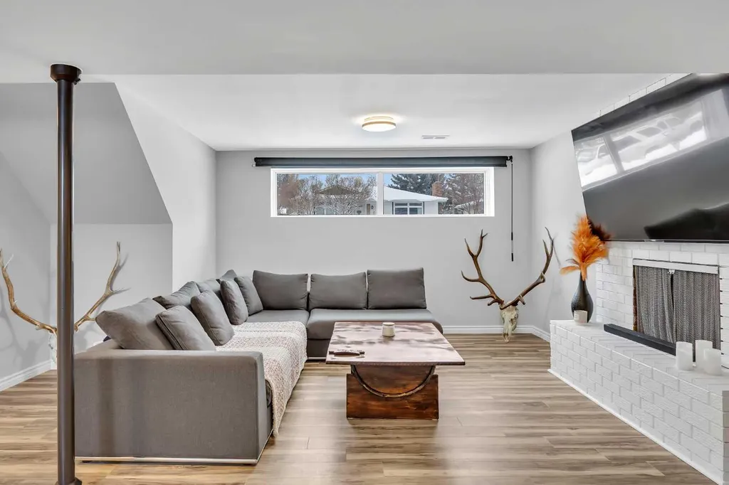 12212 Canfield Road SW Calgary AB t2w1j9
