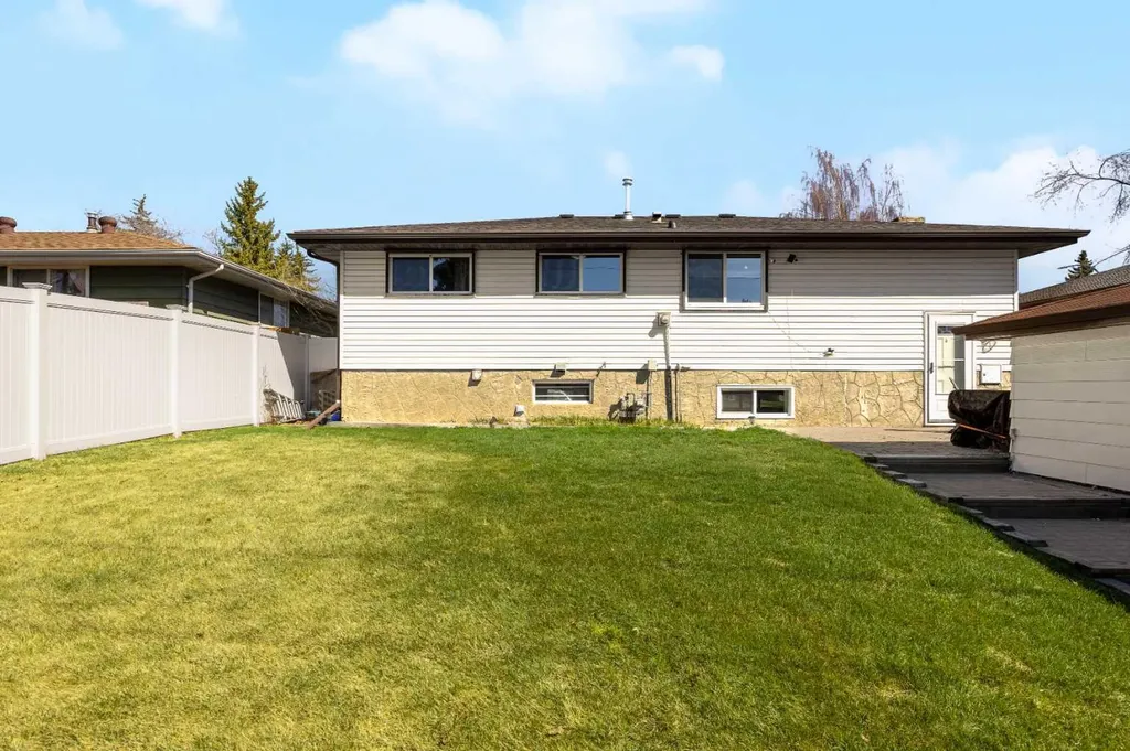 12212 Canfield Road SW Calgary AB t2w1j9
