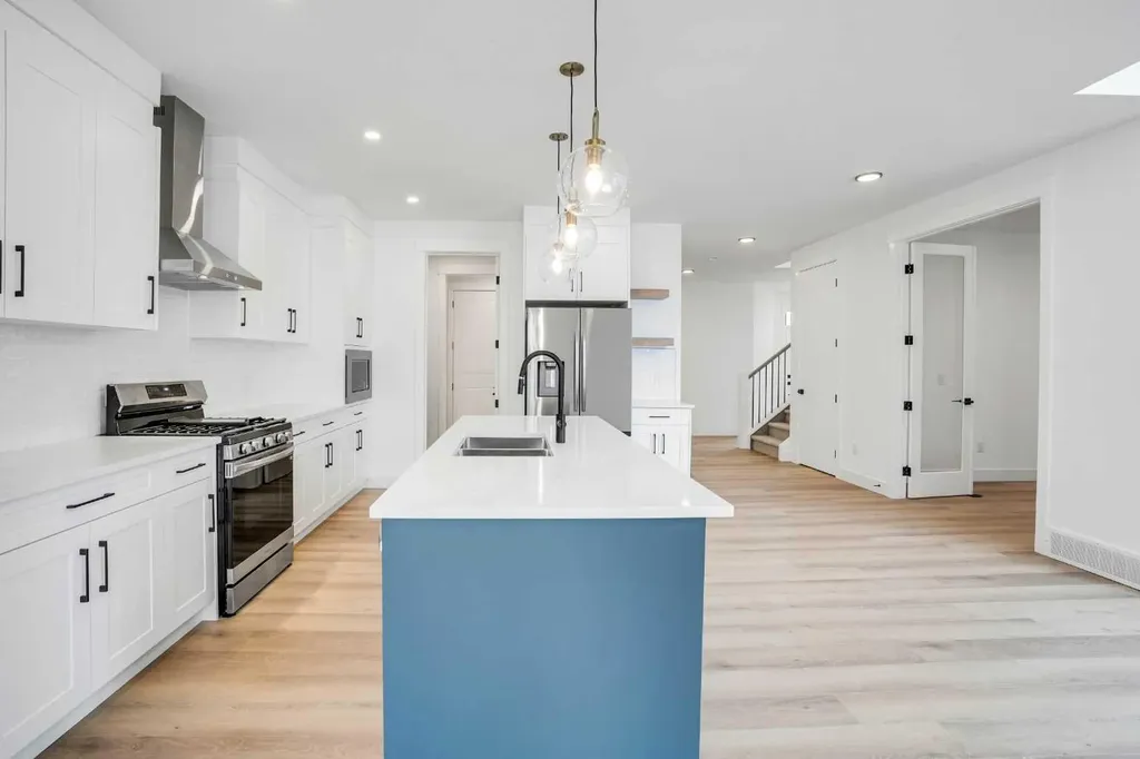 27 Heritage Close Cochrane AB T4C 3G8