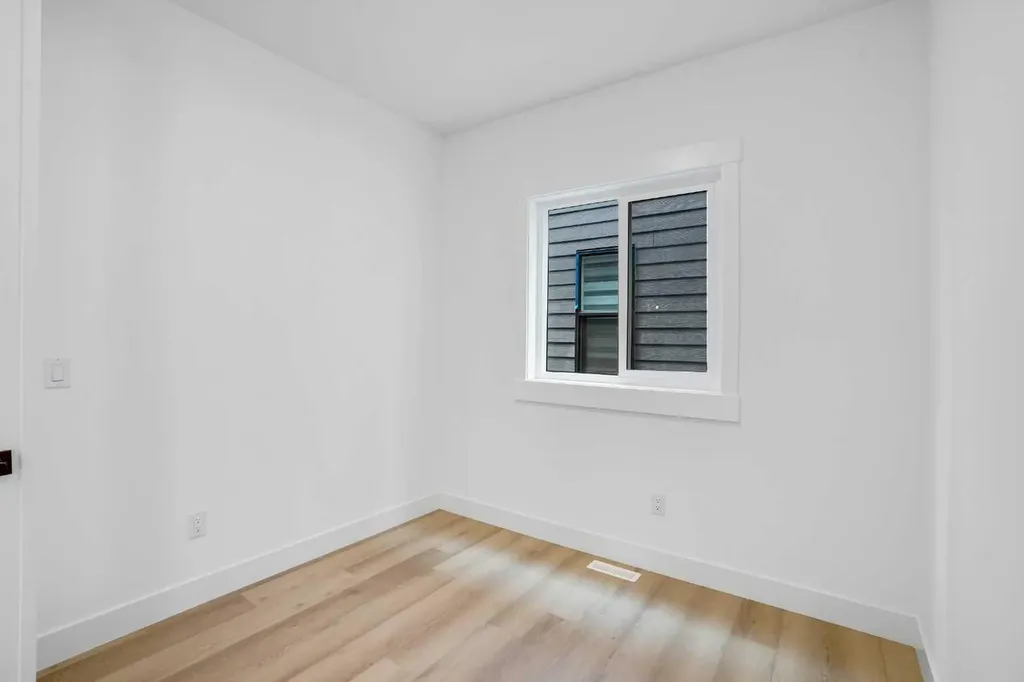 27 Heritage Close Cochrane AB T4C 3G8