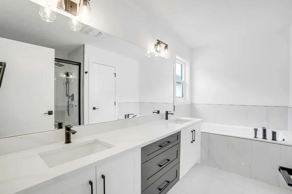 27 Heritage Close Cochrane AB T4C 3G8