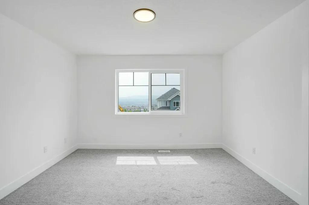 27 Heritage Close Cochrane AB T4C 3G8