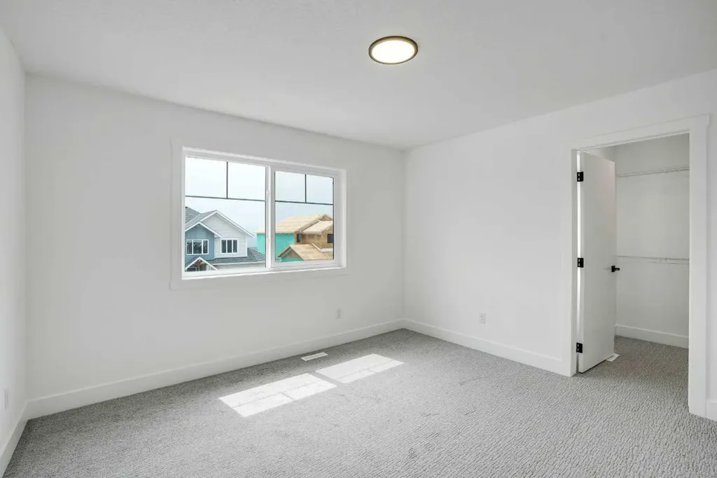 27 Heritage Close Cochrane AB T4C 3G8