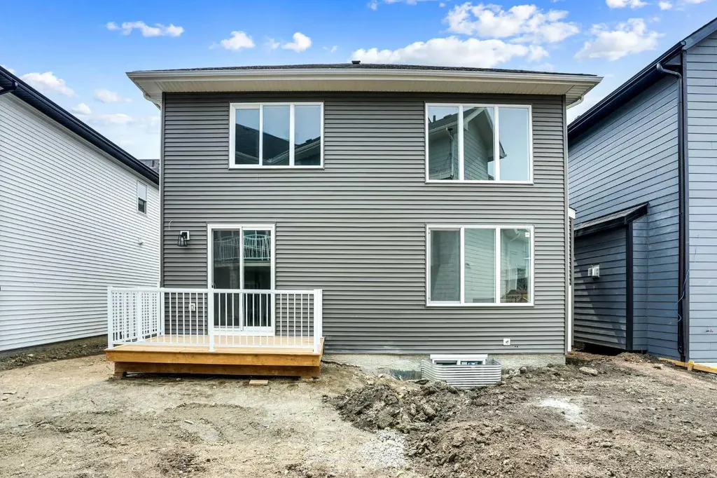 27 Heritage Close Cochrane AB T4C 3G8
