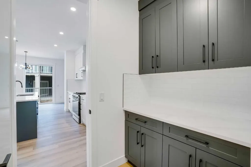 27 Heritage Close Cochrane AB T4C 3G8