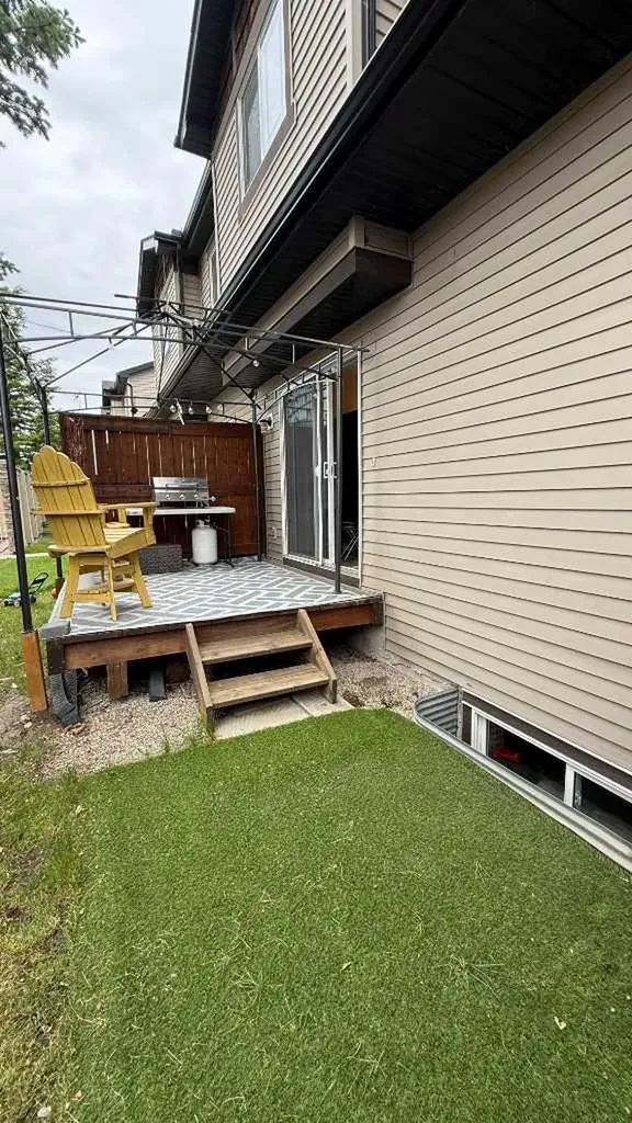 102 Panatella Park NW Calgary AB T3K 6K4