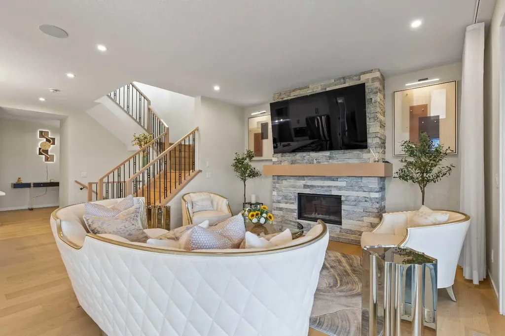 1104 Cranbrook Gardens SE Calgary AB T3M3L3