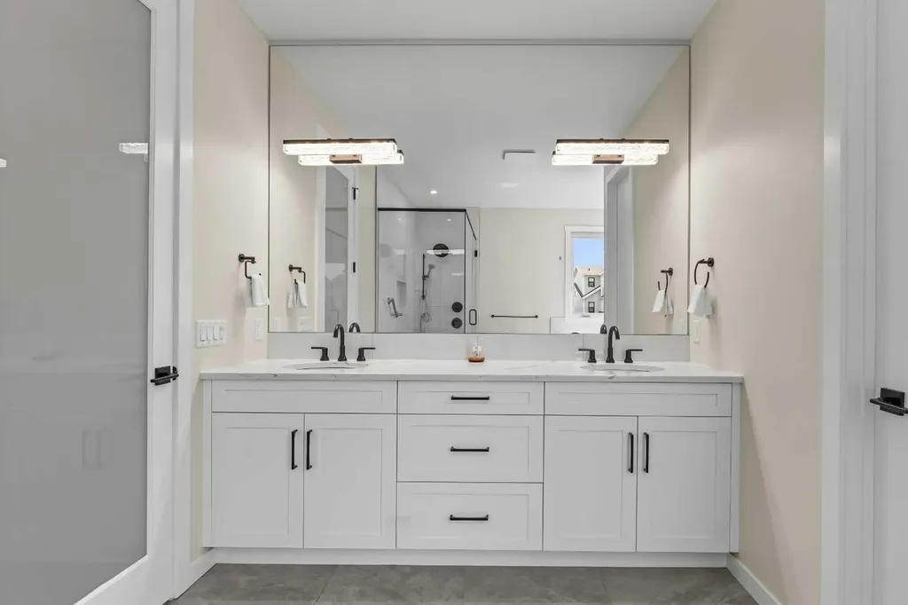 1104 Cranbrook Gardens SE Calgary AB T3M3L3