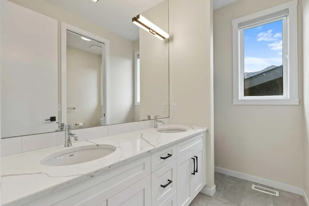 1104 Cranbrook Gardens SE Calgary AB T3M3L3