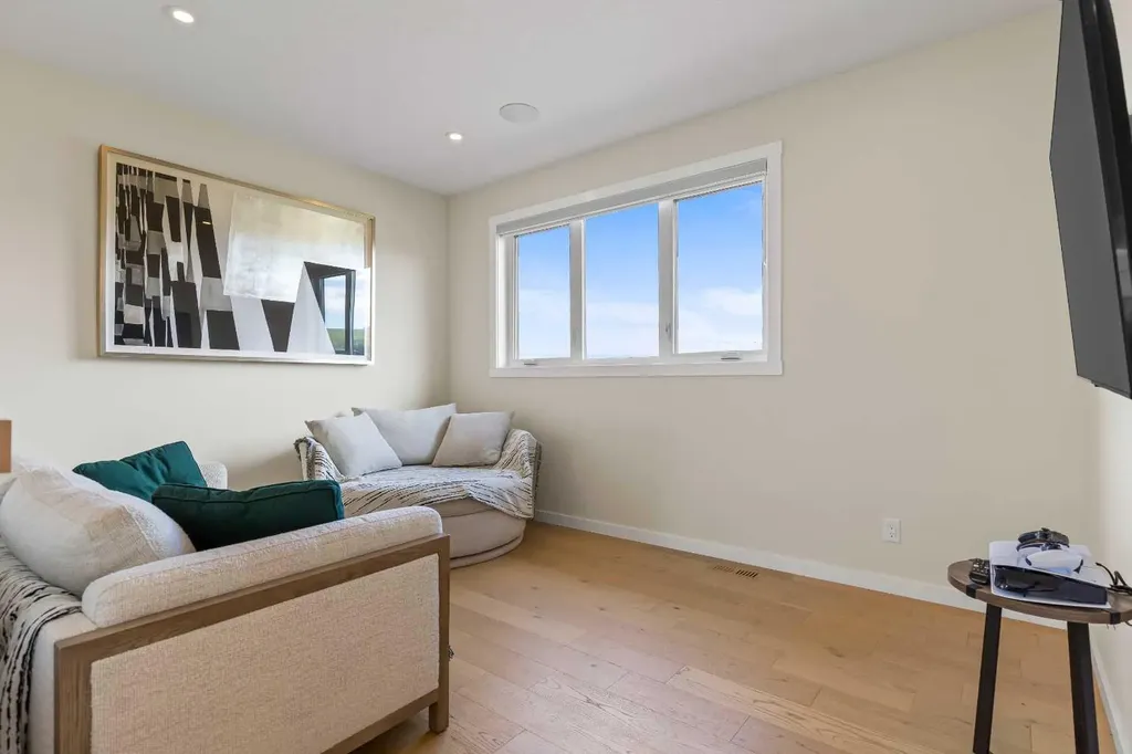 1104 Cranbrook Gardens SE Calgary AB T3M3L3