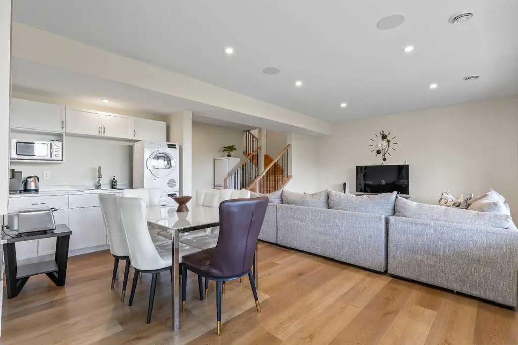 1104 Cranbrook Gardens SE Calgary AB T3M3L3