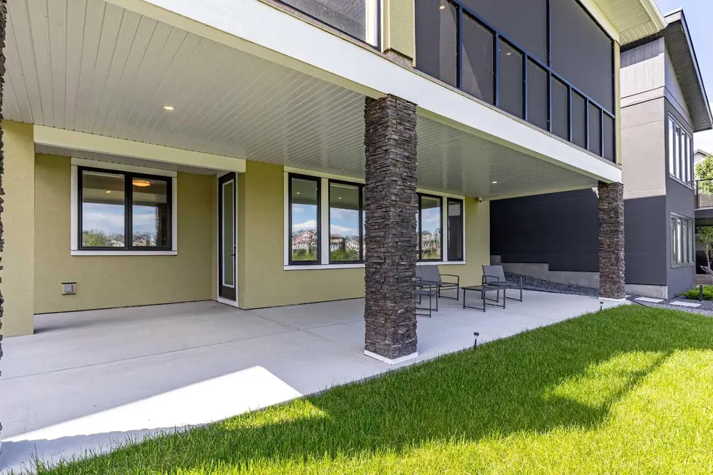 1104 Cranbrook Gardens SE Calgary AB T3M3L3