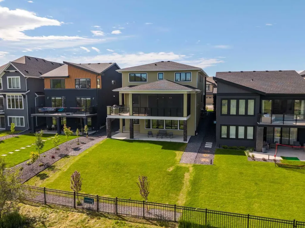 1104 Cranbrook Gardens SE Calgary AB T3M3L3