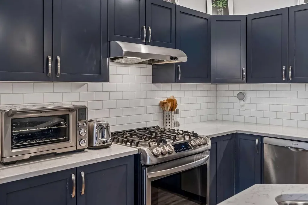 718 5 Street NE Calgary AB T2E 3W8