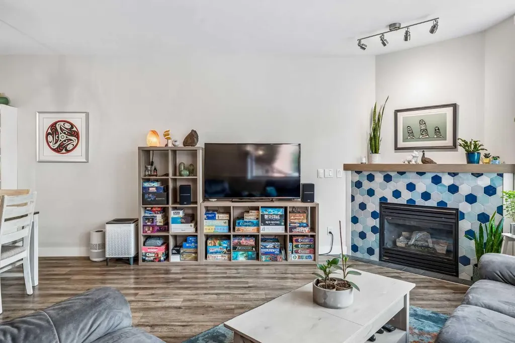 718 5 Street NE Calgary AB T2E 3W8