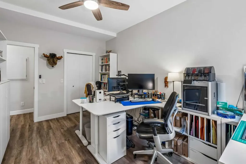 718 5 Street NE Calgary AB T2E 3W8