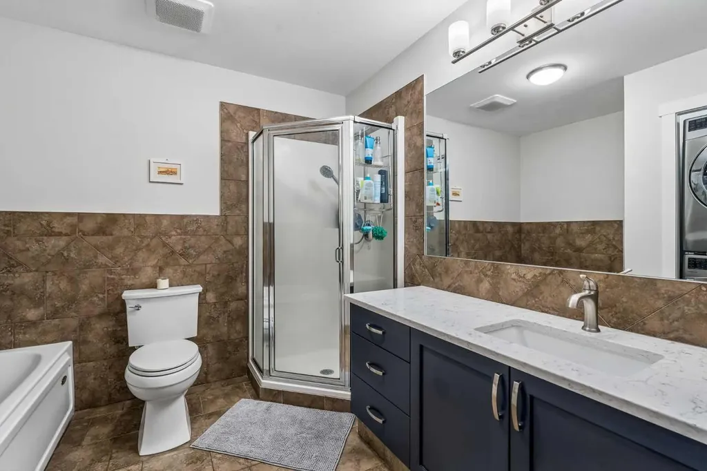 718 5 Street NE Calgary AB T2E 3W8