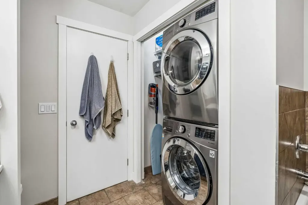 718 5 Street NE Calgary AB T2E 3W8